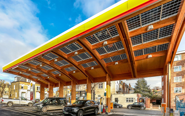 Shell EV Hub Fulham – Überdachung aus Lärchen-Brettschichtholz