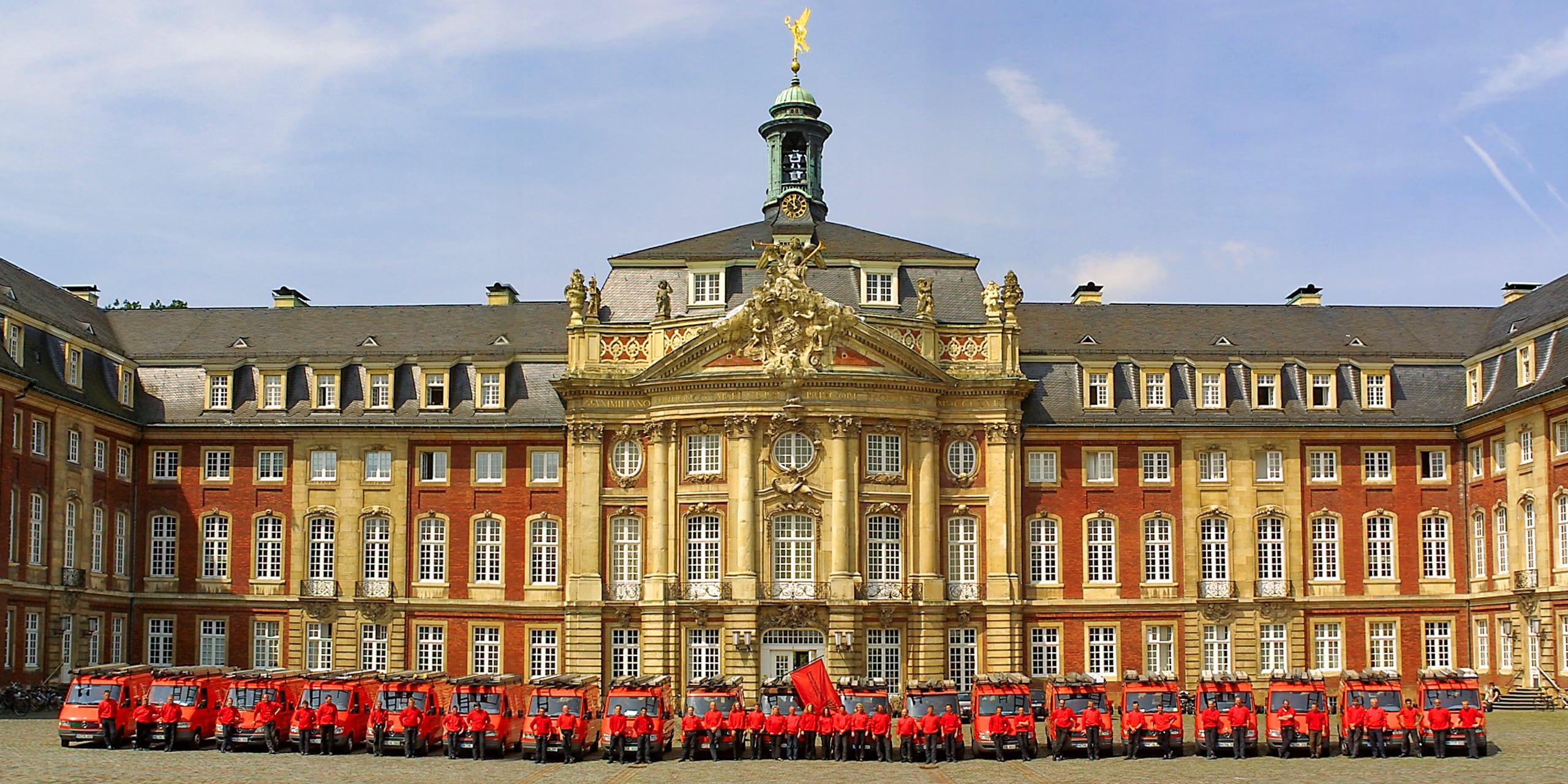 Die Heuer & Löbel GmbH vor dem Schloss Münster