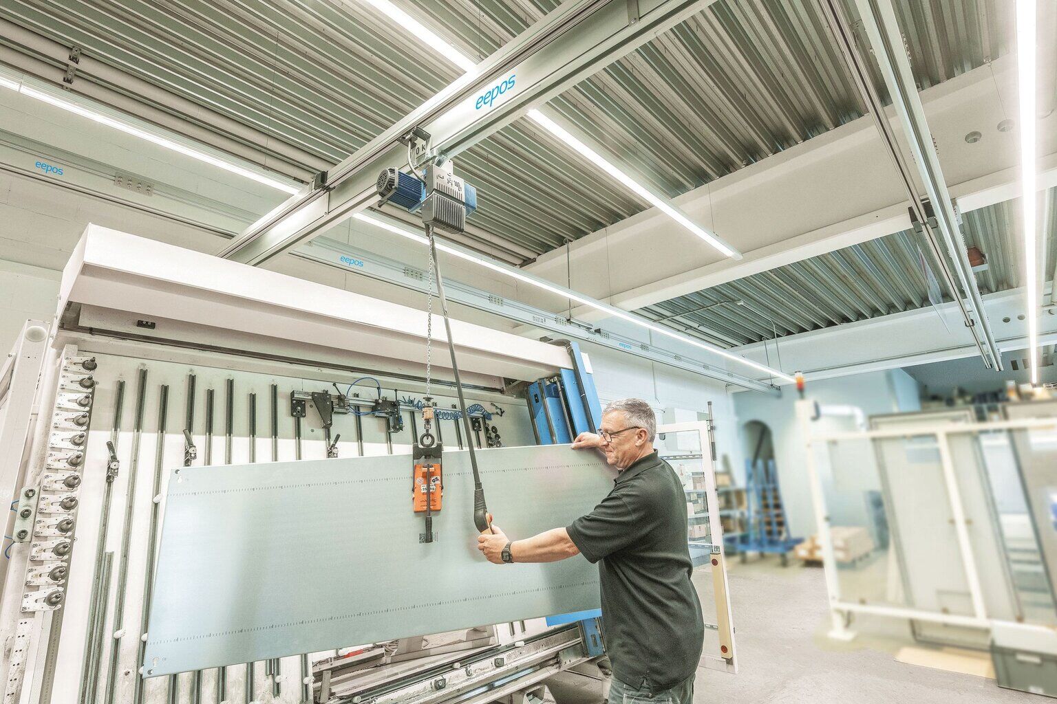 Kransystem in der CNC-Fertigung bei Unitechnik, Wiehl
