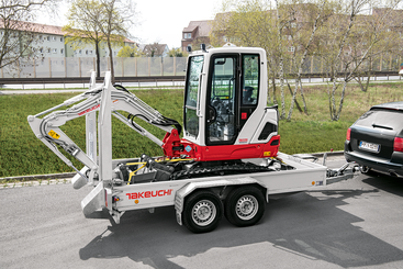 Takeuchi Bagger TB 225 auf Anhänger