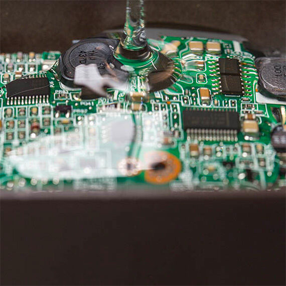 Schutzverguss elektronischer Bauteile