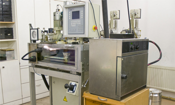 Vacuumvergossenes Bauelement