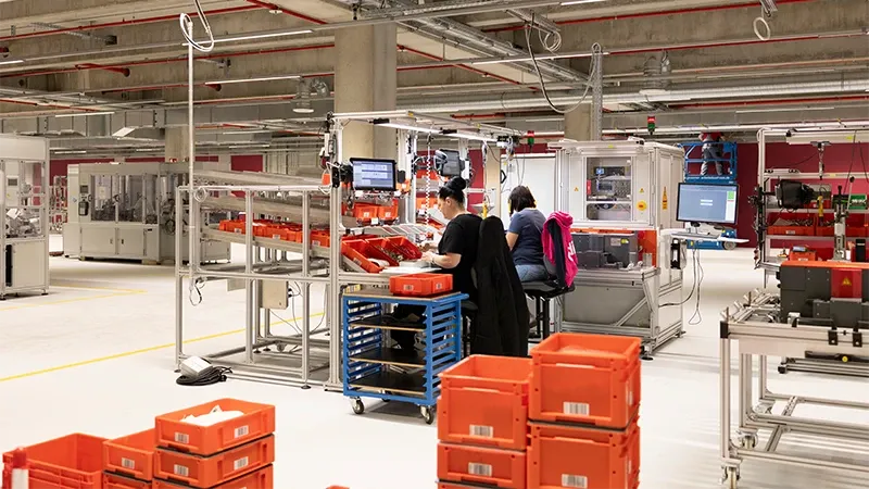 DEHN Produktion: automatisierte Fertigung