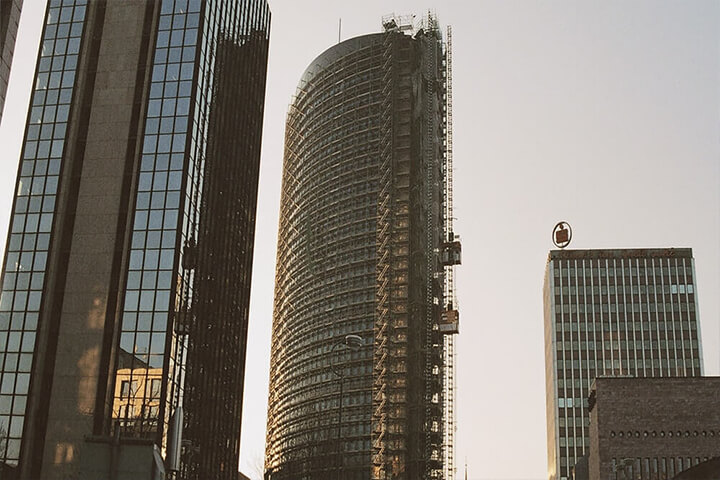 RWE Tower Dortmund: überbreite Fassadenelemente