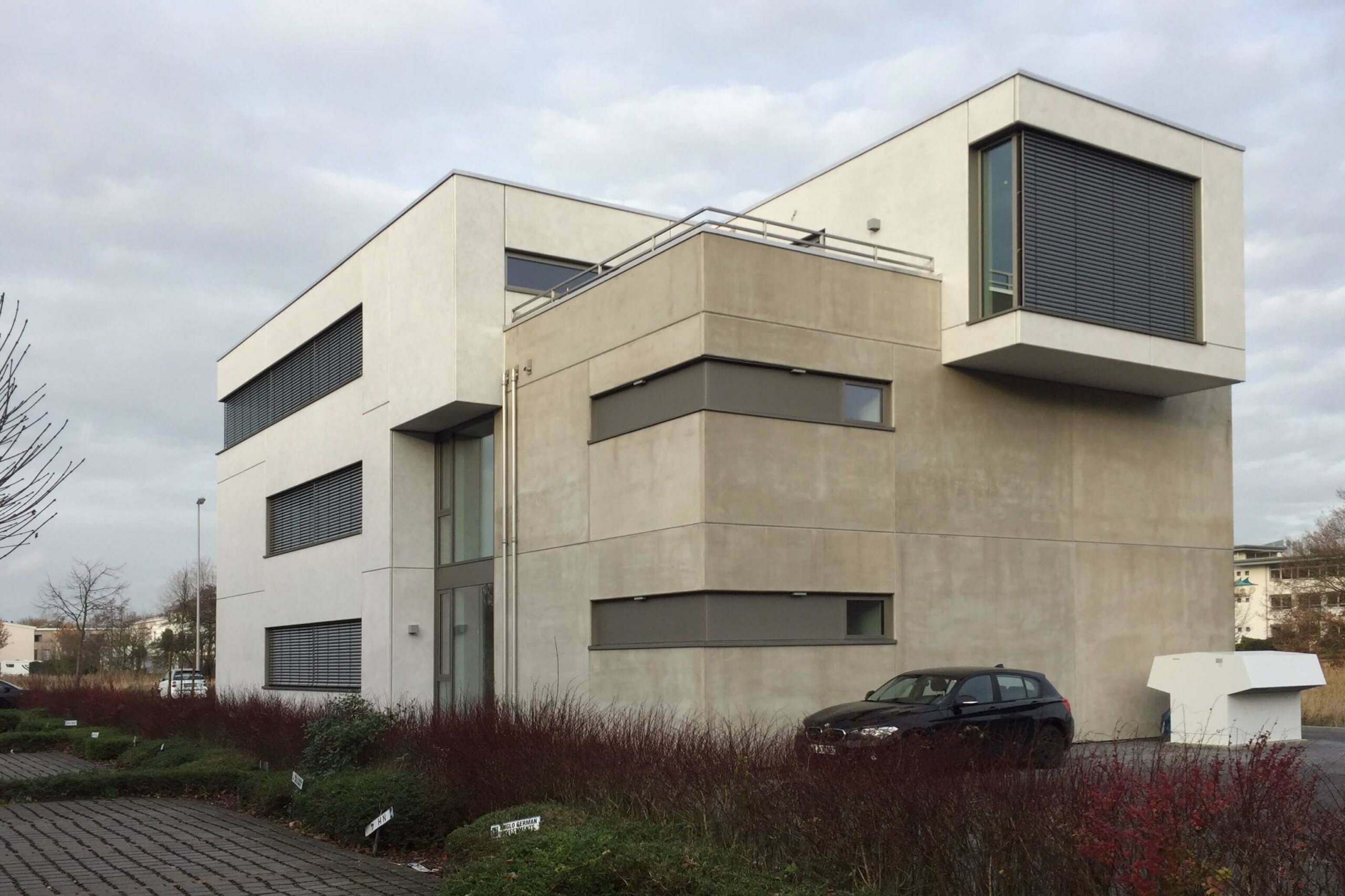 Bürogebäude mit sichtbarem Beton, Bremen-Oberneuland