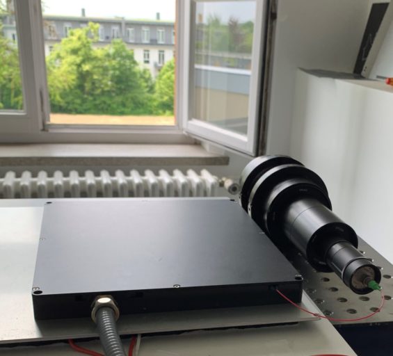 Faserrolle und Teleskop-Optik einer Sonderanfertigung