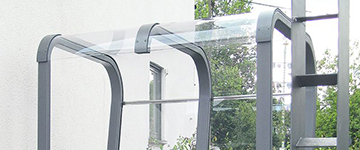 Gebogenes Plexiglasdach