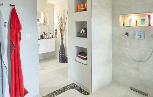 Bathroom design with stone tiles