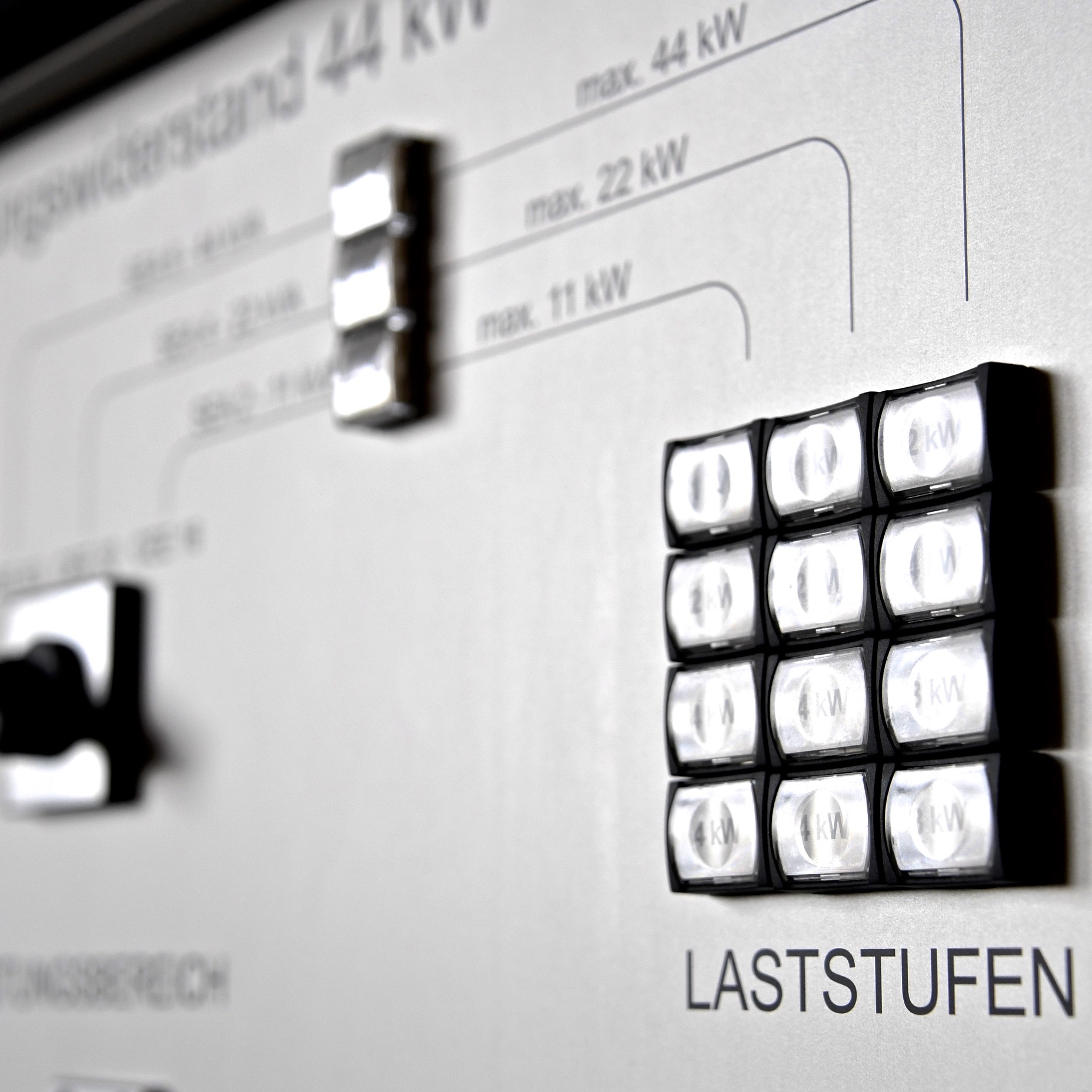 Elektroanlagen und Apparate