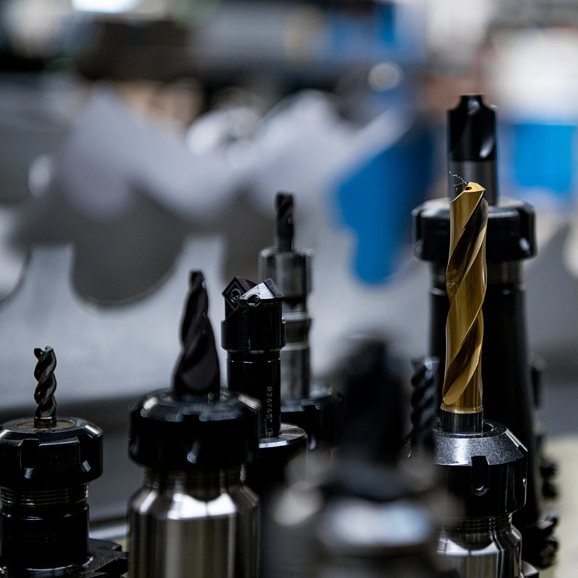 Werkzeuge der mechanischen Fertigung (CNC-Fräsen und -Drehen)