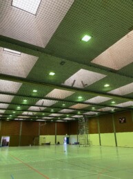 Netzmontage an der Baukonstruktion