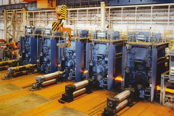 Anwendung Walzwerk: elektronische Kopierwerke ERC 40 an Anstellungen
