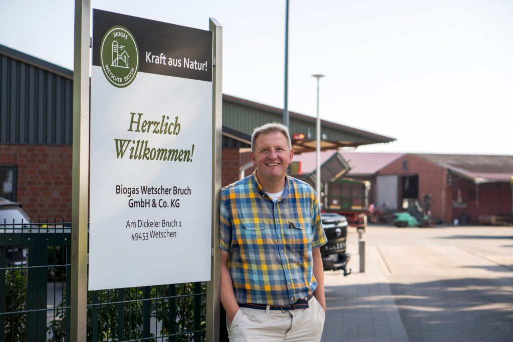 Geschäftsführer Ludger Themann auf der Biogasanlage