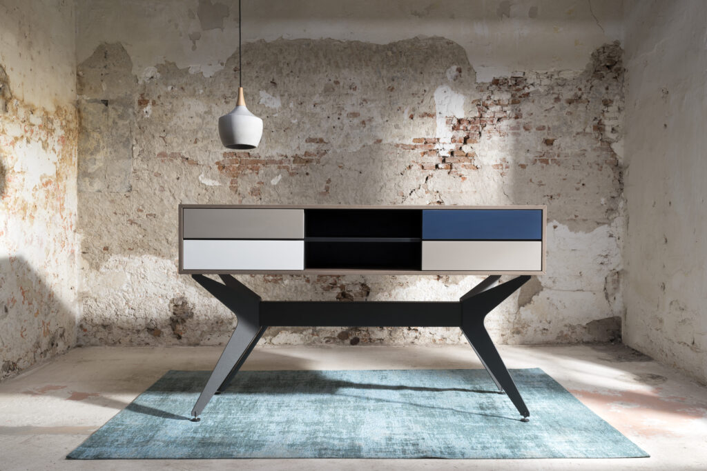 Bedientisch (Retro Desk)
