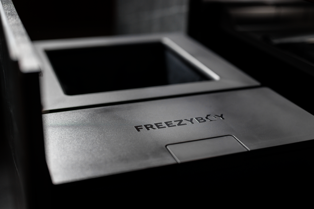 FreezyBoy seitlich eingebaut