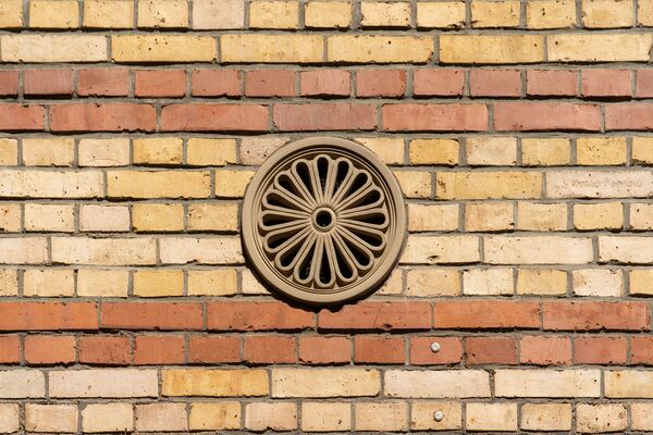 Lüftungsrosette nach historischem Vorbild (Gymnasium Delitzsch)