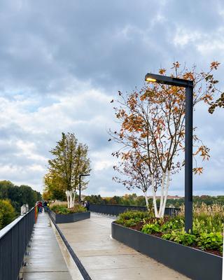 PABO I DA – Lichtstele mit Aluminiumstrangpressprofil, Parkbogen Ost Leipzig
