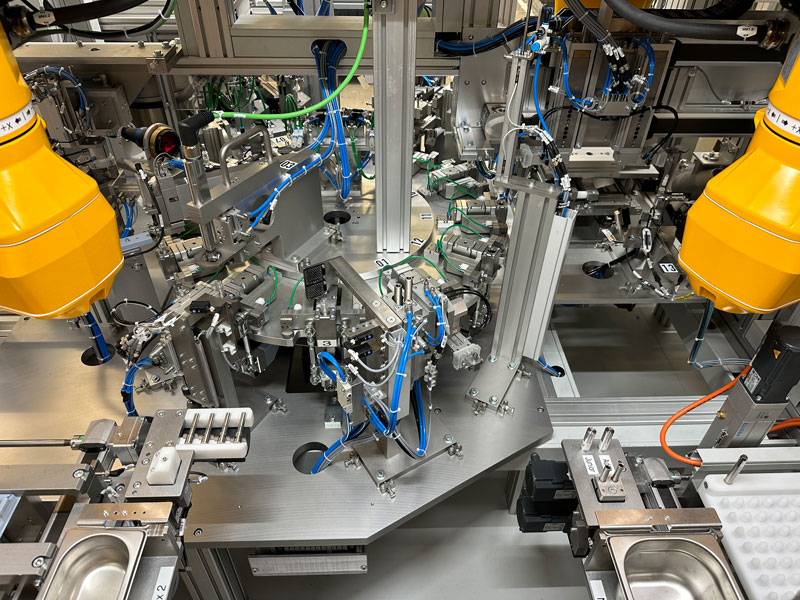 MANO Rundtaktsystem mit Robotern