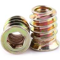 Verpackte Metallteile in VCI-Folie