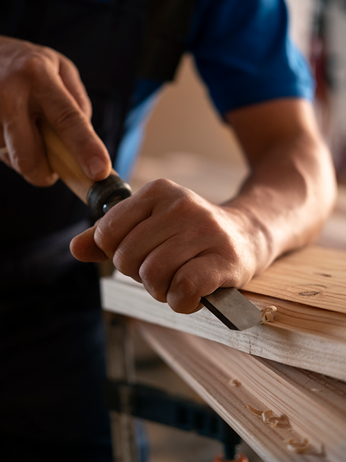 Holzbearbeitung in der Werkstatt