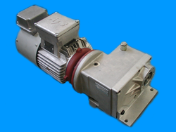 Stirnradgetriebemotor als Antrieb für Extruder