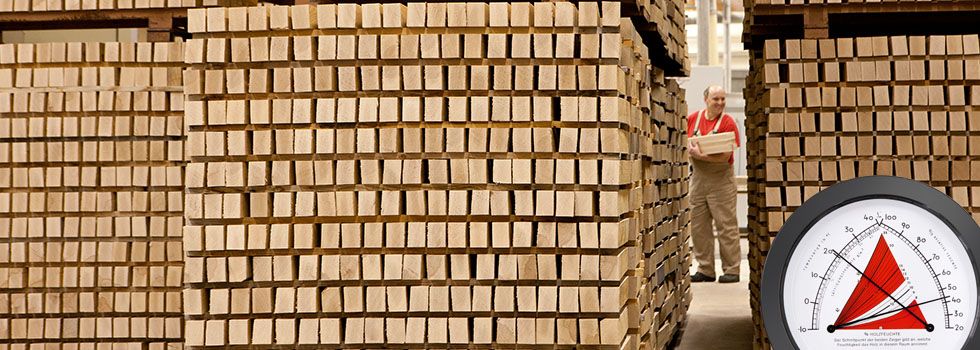 Holztrocknung: gestapelt bei 21 °C und 45 % relativer Luftfeuchte