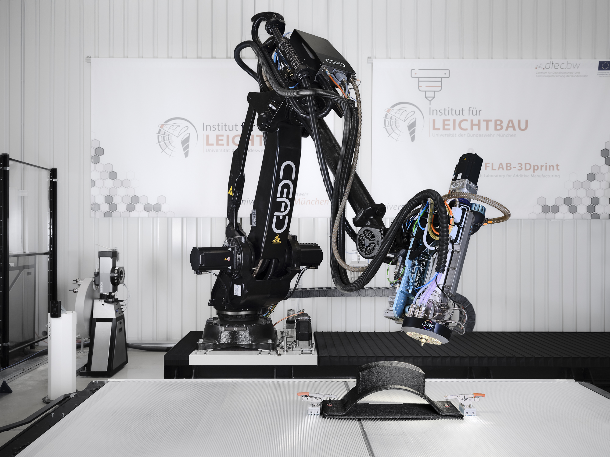 DEMEX auf robotischer Extrusions-AM-Plattform