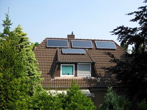 Solvis-Solaranlage mit vier Kollektoren