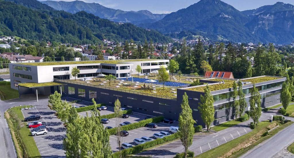 Westansicht des Neubaus der Firmenzentrale