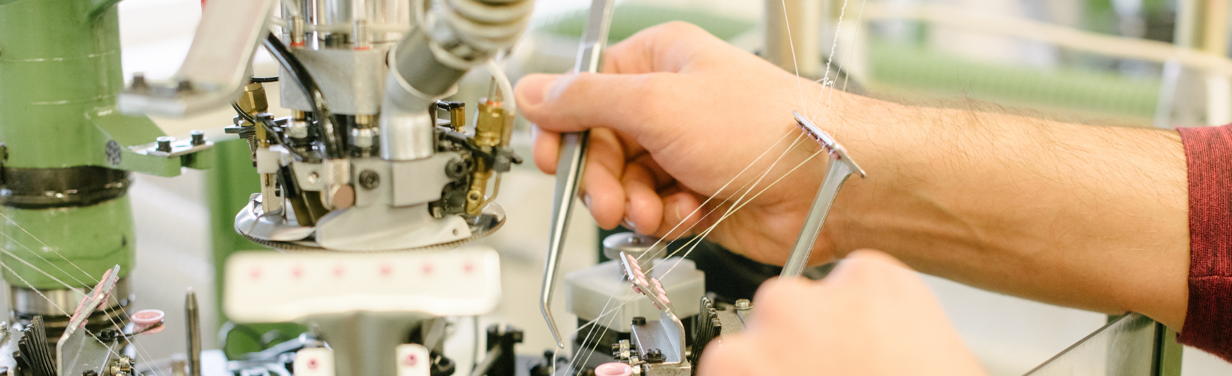 Strickmaschine in der Produktion