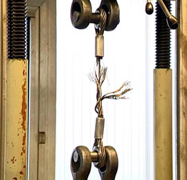 Zerreißprüfung auf der Zugprüfmaschine bis 400 kN