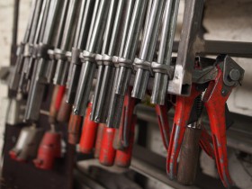 Zwingen in der Metallwerkstatt