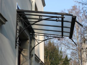 Vordach aus Schmiedeeisen