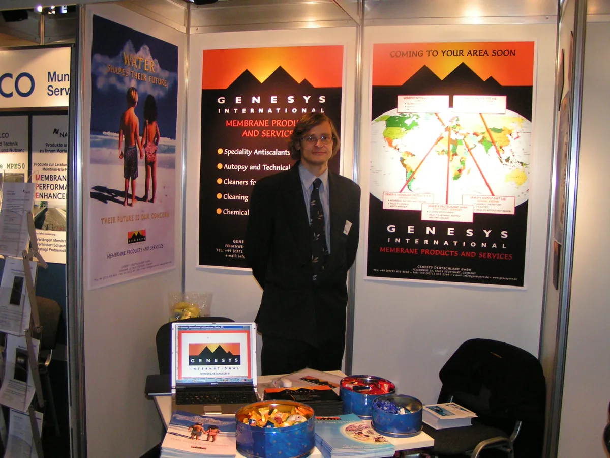 Messestand der Produkte von Genesys International (2002)