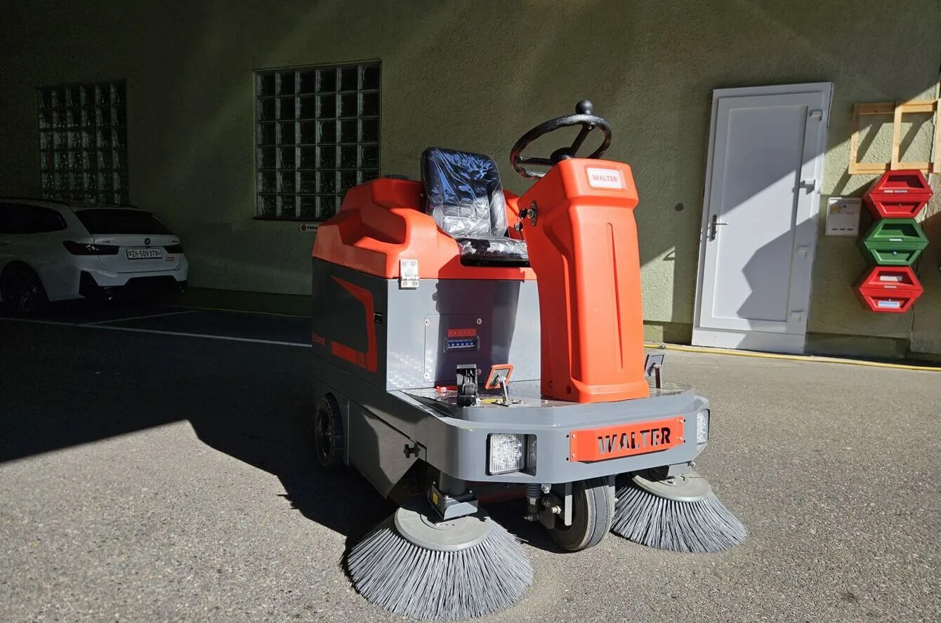 Kehrmaschine Walter mit 1400 mm Arbeitsbreite