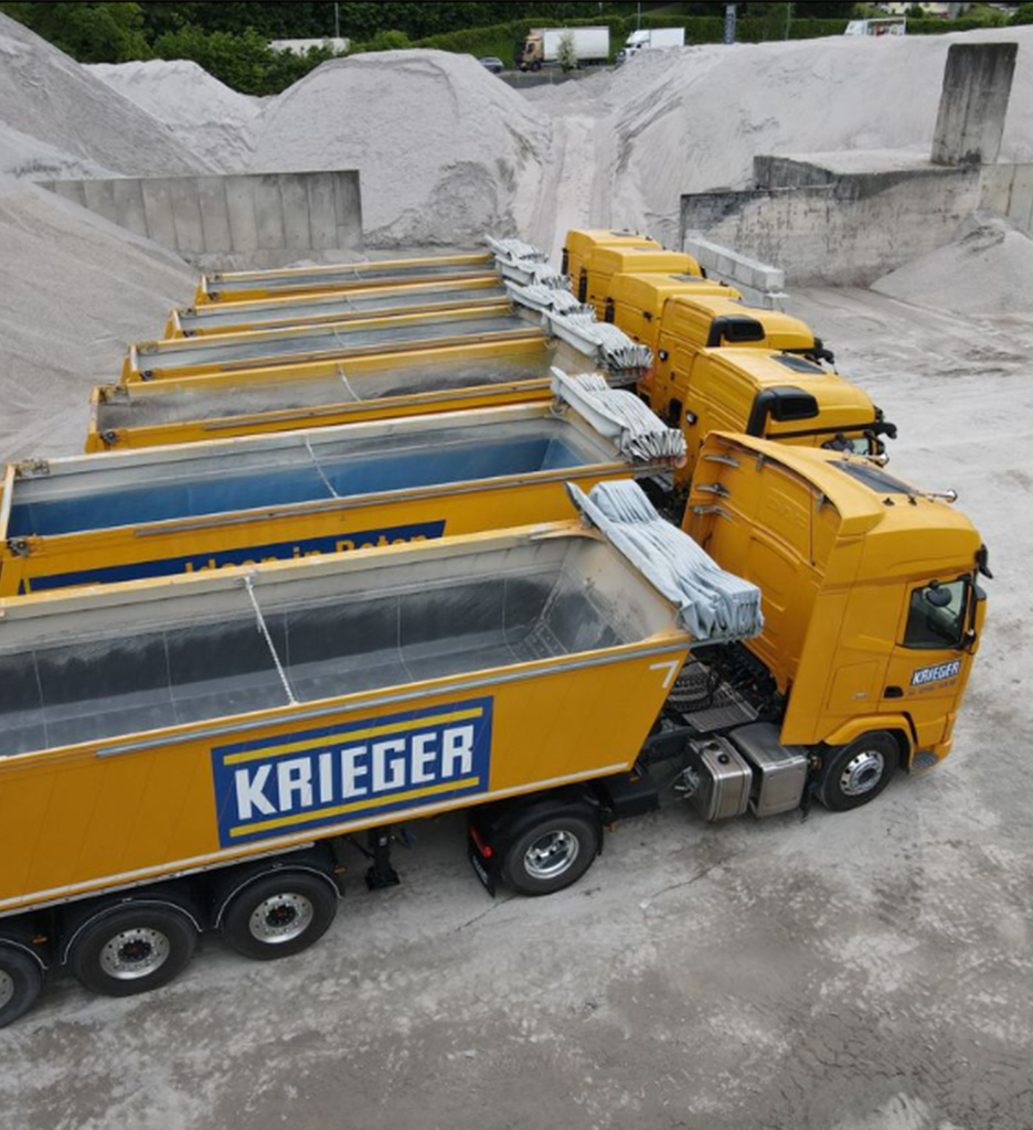 Transport auf der Straße mit modernen Krieger-LKW