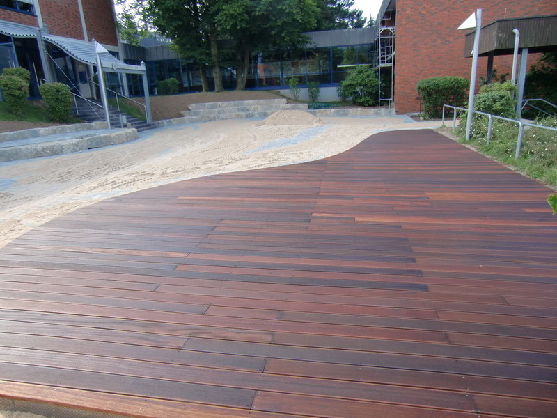 Terrassengestaltung mit Holzelementen