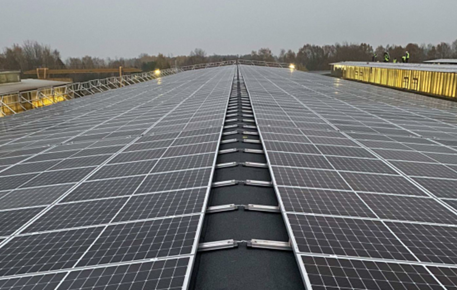 1,88 MWp Photovoltaikanlage auf dem Firmengelände