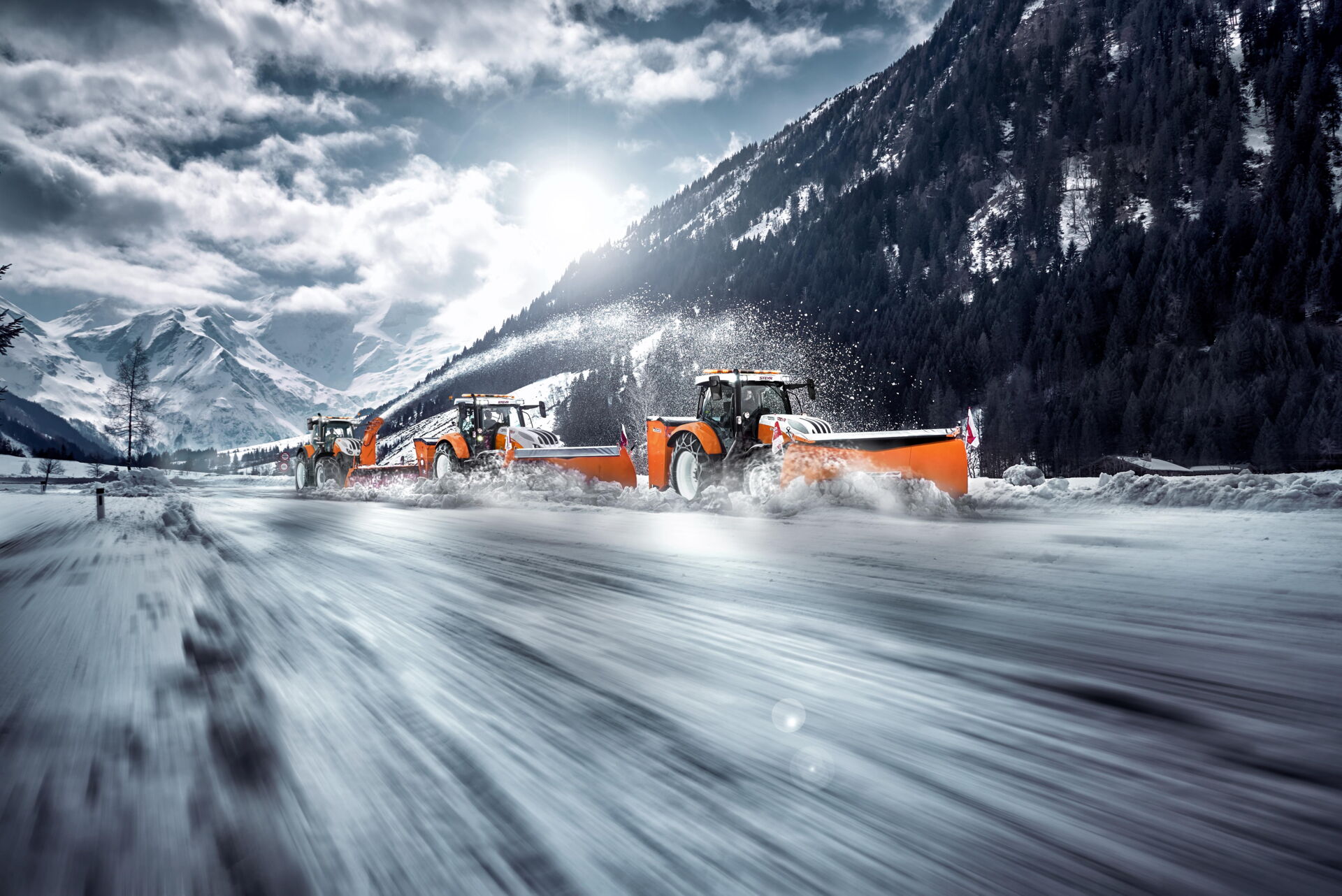 Steyr Traktor mit Frontlader und Anbaugeräten