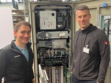Gründer Dr. Michael Beltle und Dr. Martin Siegel mit installiertem PDM-600