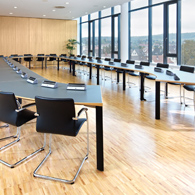 Konferenzsystem mit Tischmikrofonen