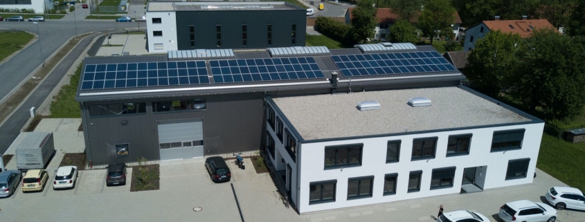 Luftaufnahme des Firmensitzes in Holzkirchen