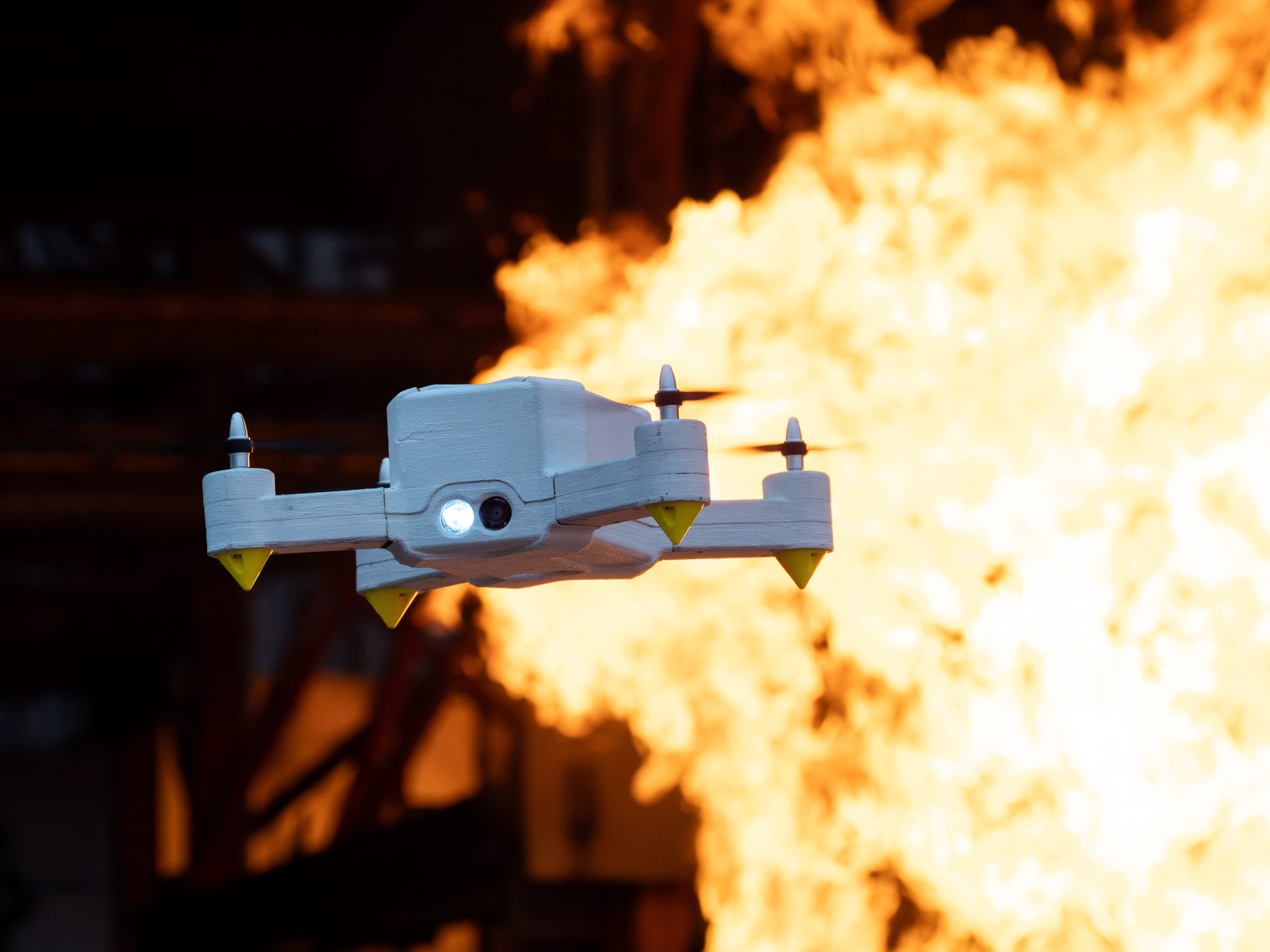 FireDrone im Einsatz nahe Brandherd