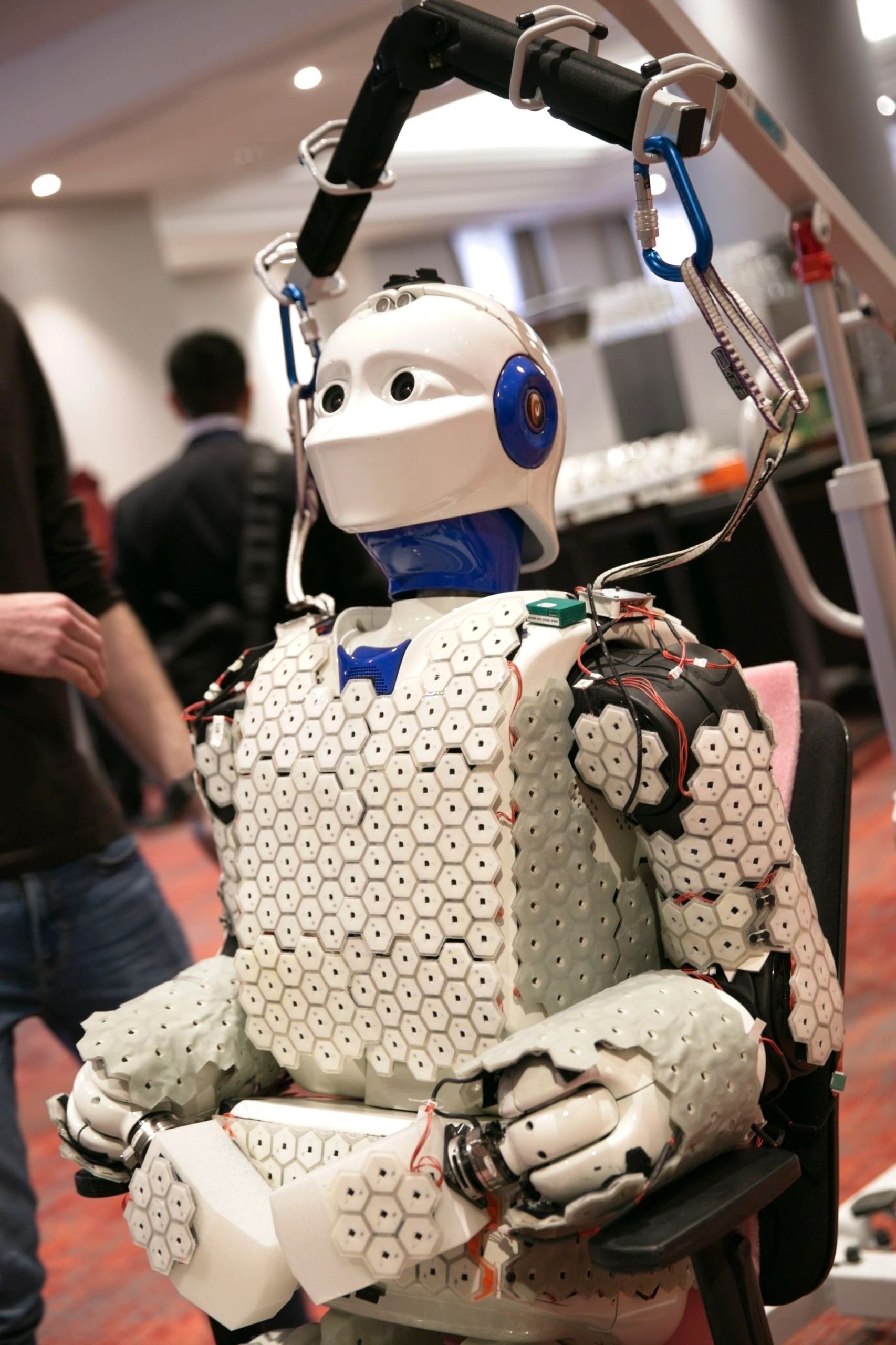 E-skin auf Service-Roboter (Toyota HSR)