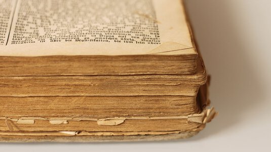 Feuchteregulierung für Archive und Bibliotheken
