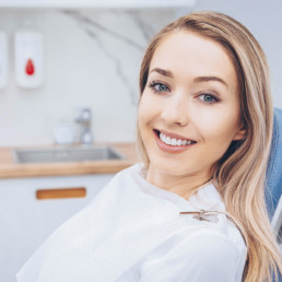 Ästhetische Zahntechnik (Kronen, Brücken, Veneers)