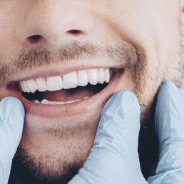 Implantat-Suprakonstruktionen