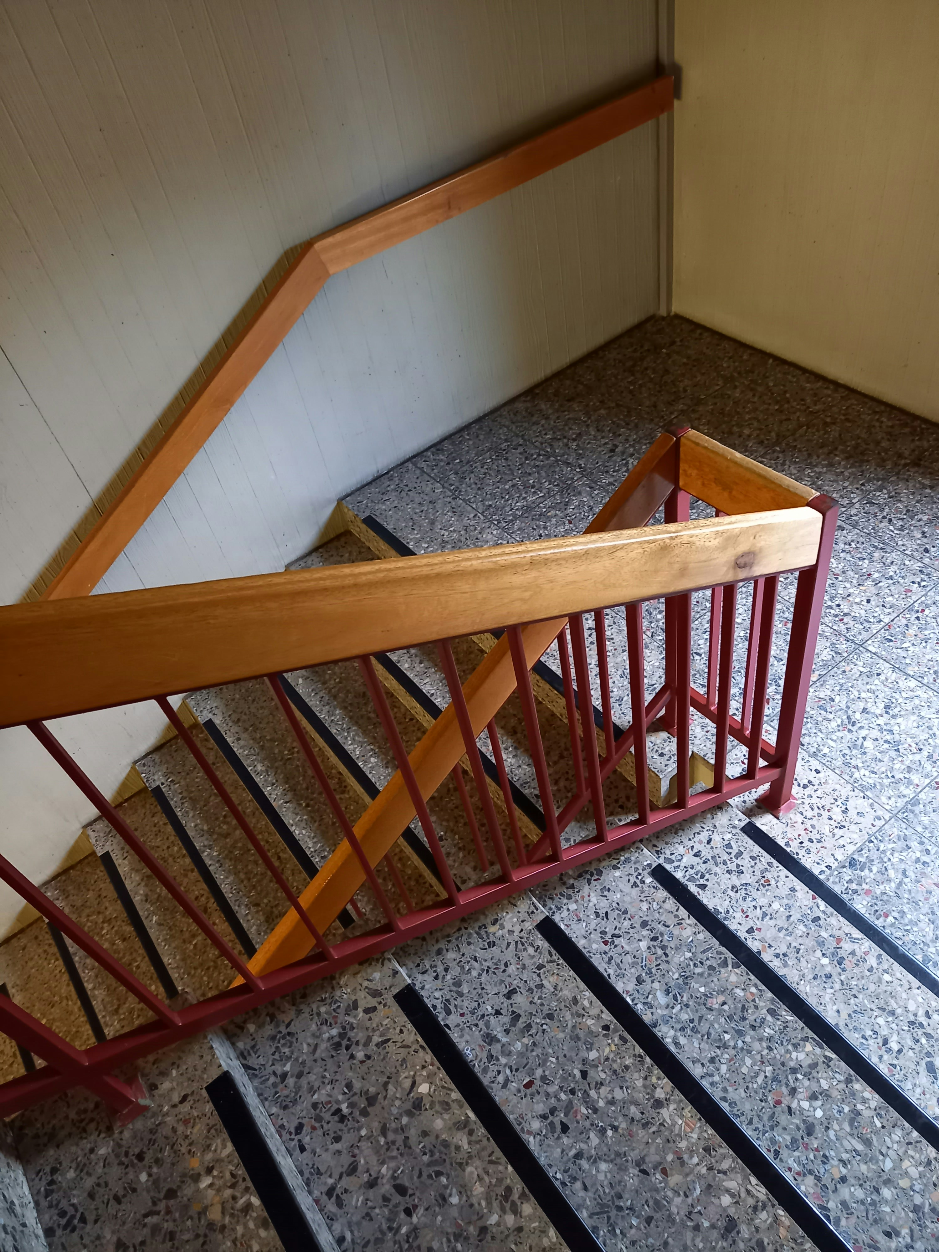 Maßgefertigte Holztreppe