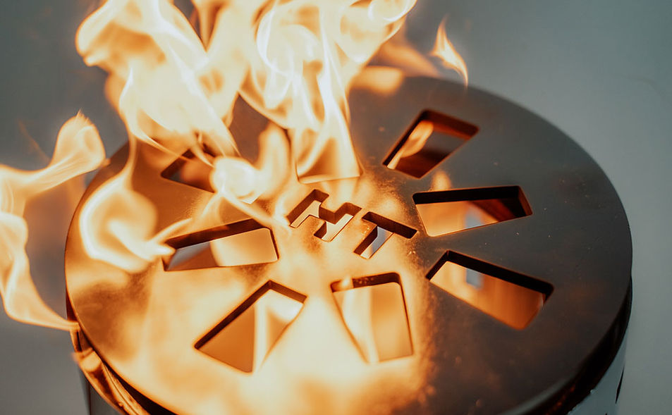 Geprüftes Gerät mit Feuerausstoß
