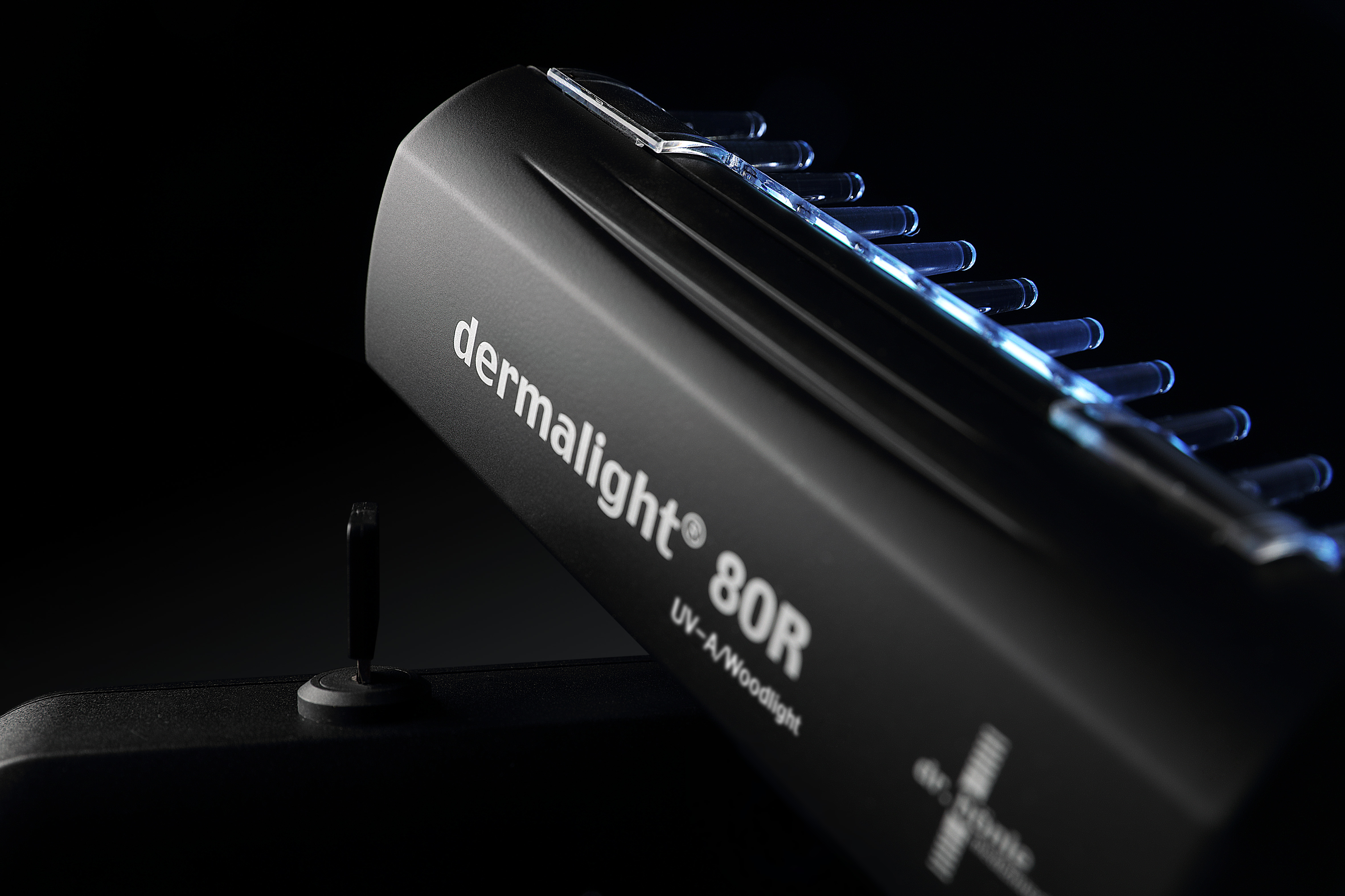 dermalight® UV-Phototherapiegeräte (Handkamm bis Ganzkörperkabine)